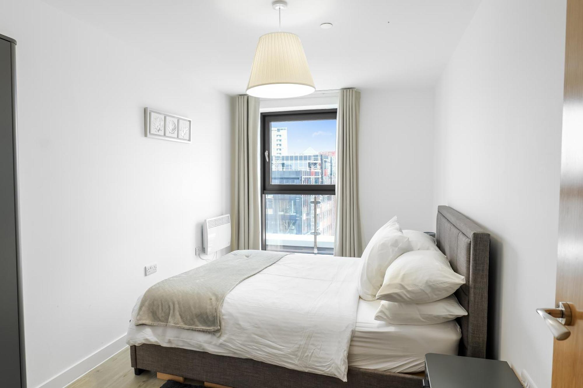 מנצ'סטר High Rise 2 Bedroom & 2 Bath Apartment With Parking, Balcony & Amazing View מראה חיצוני תמונה