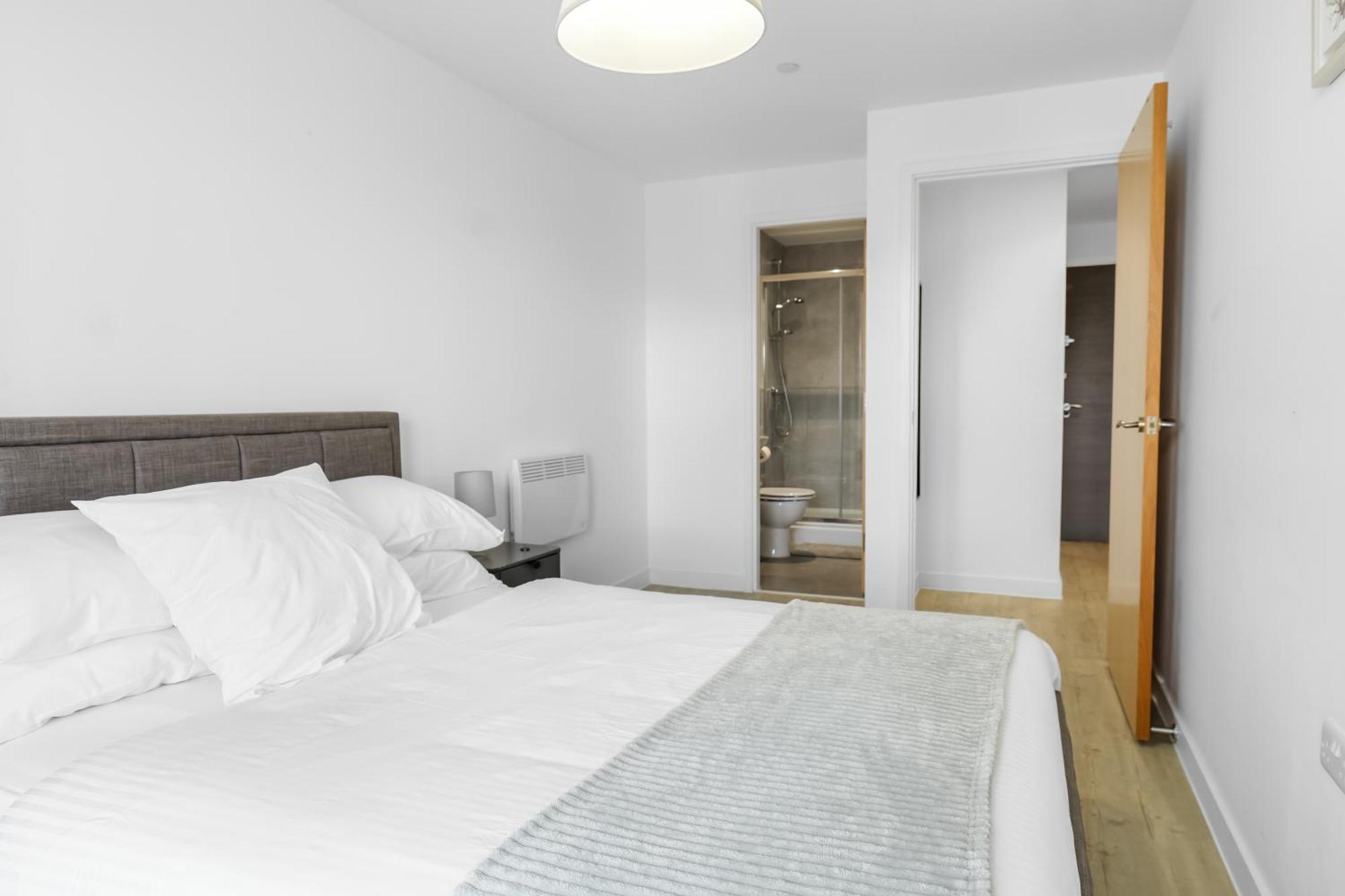 מנצ'סטר High Rise 2 Bedroom & 2 Bath Apartment With Parking, Balcony & Amazing View מראה חיצוני תמונה