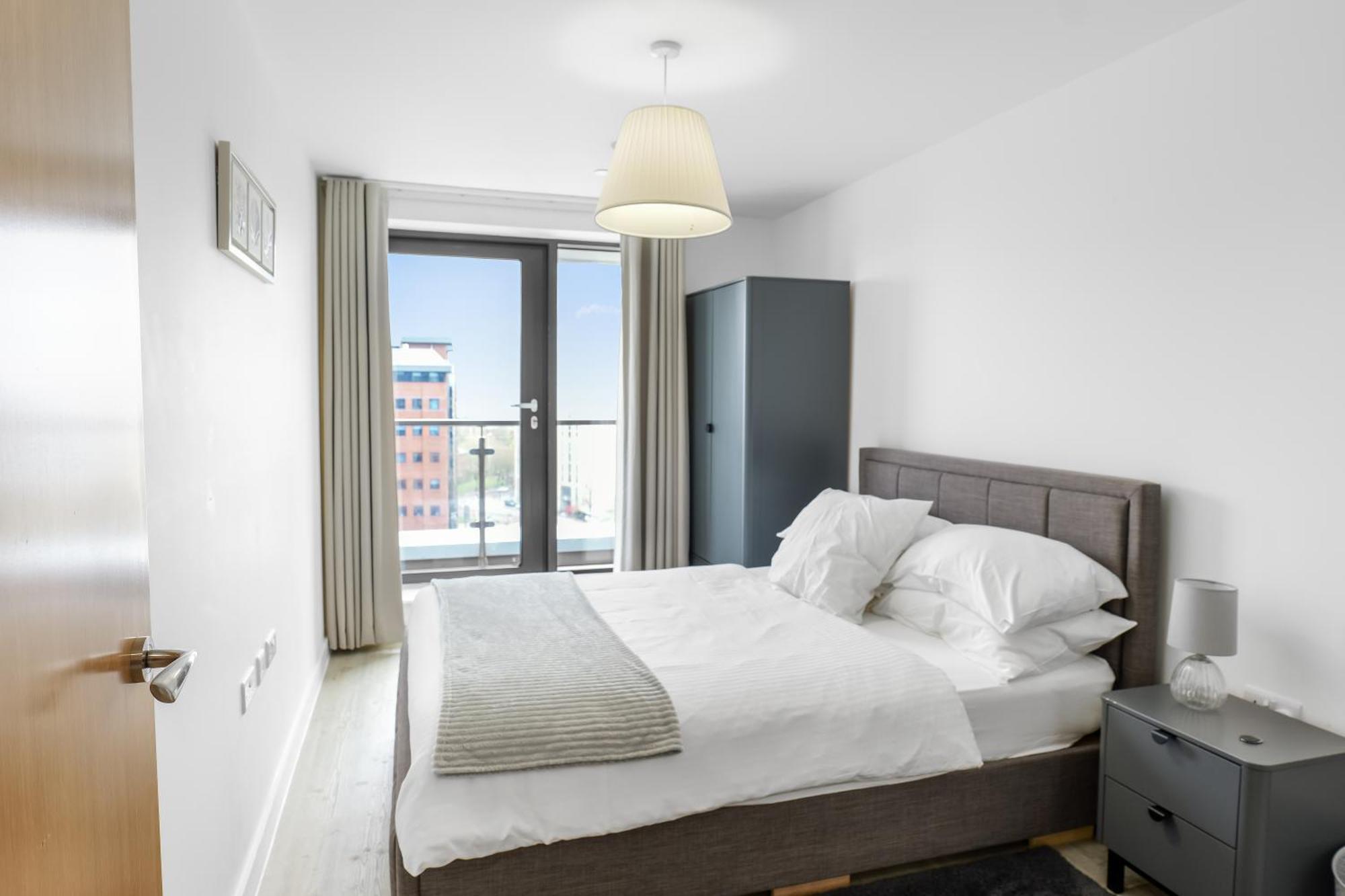 מנצ'סטר High Rise 2 Bedroom & 2 Bath Apartment With Parking, Balcony & Amazing View מראה חיצוני תמונה